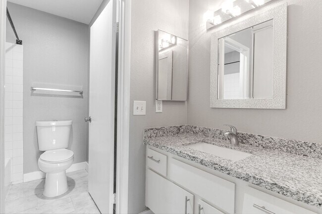 Building Photo - Stylish Upstairs Condo with Dual Primary S...