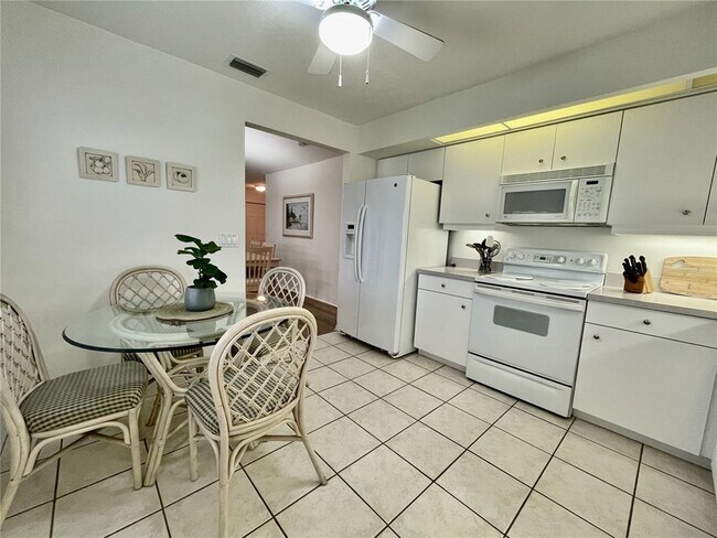 Building Photo - 5800 Sabal Trace Dr