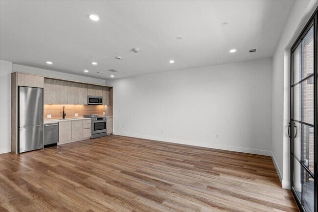 Building Photo - 4315 S Congress Ave