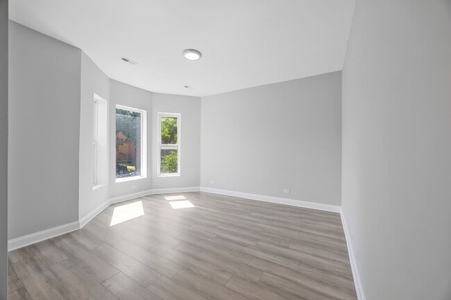 Building Photo - 6522 S Ellis Ave