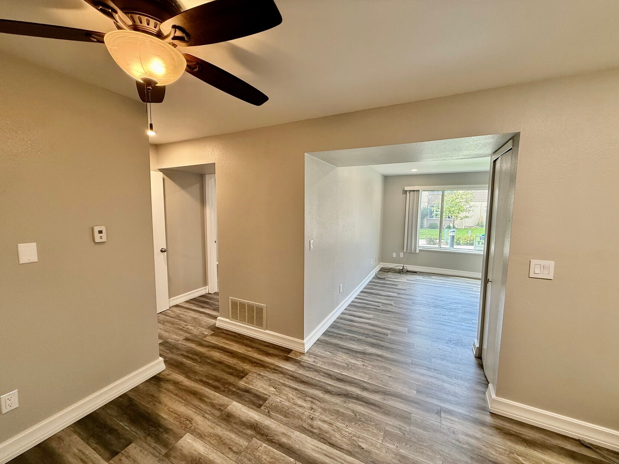Building Photo - 380 Paradise Cir