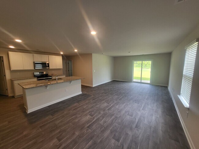 Building Photo - 5 bedroom/3 bath home in Aynor - 1/2 Off R...