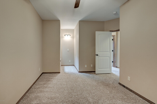 Building Photo - 117 Briarbrook Dr