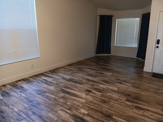 Building Photo - 3 Bedroom, 3 Bathroom Home! Schedule a Showing Today!