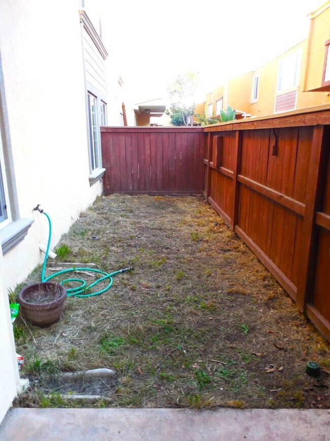 Building Photo - m583 - Wyatt