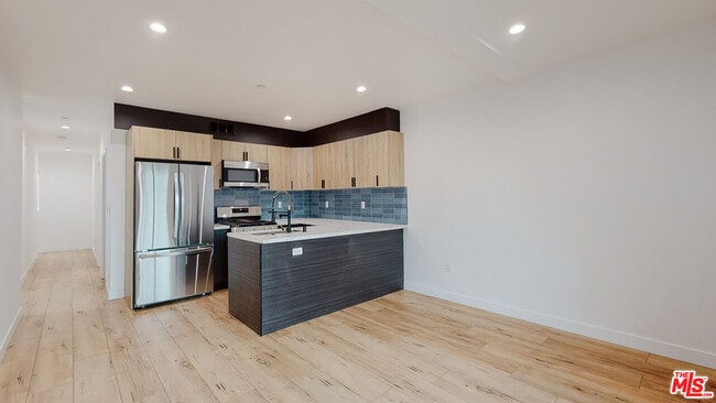 Primary Photo - 6807 Gloria Ave