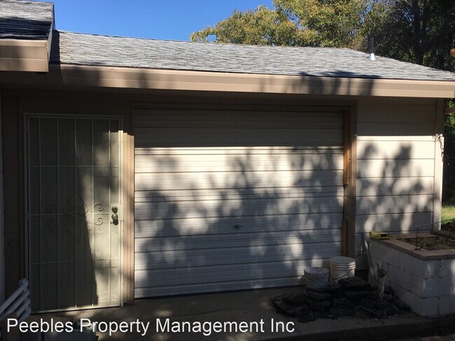 Building Photo - 2 br, 1 bath House - 145 Canyon Highlands Dr