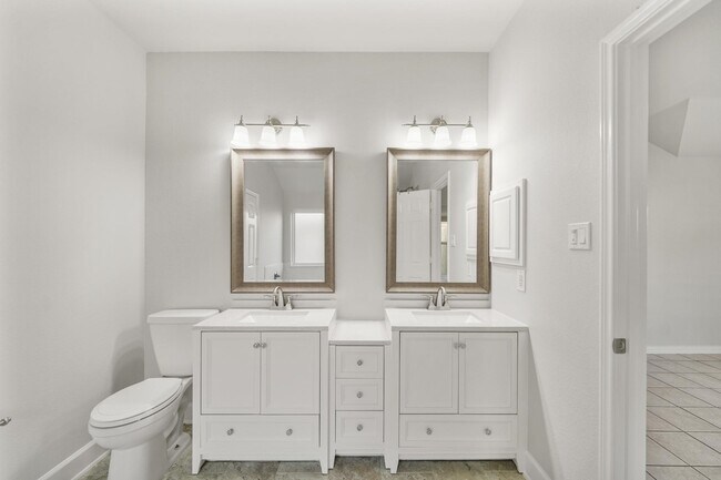 Building Photo - 2714 Crestbrook Ct