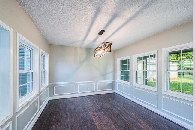 Building Photo - 204 Wilson Ave