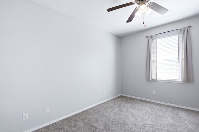 Building Photo - 930 Sterling Creek Cir