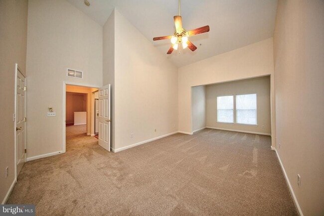 Building Photo - 712 Kings Path