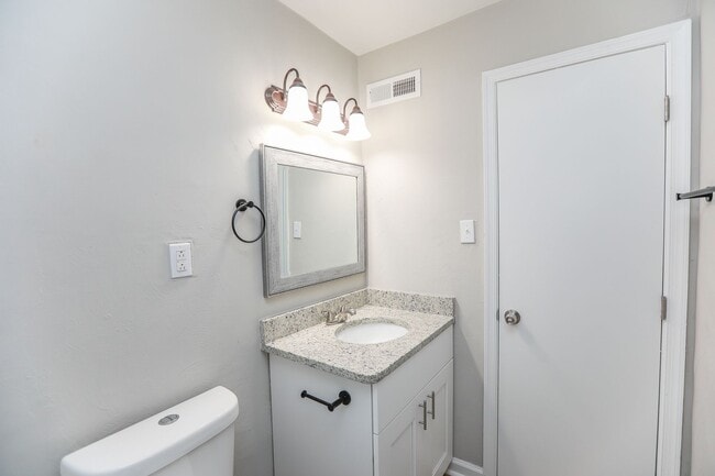 Building Photo - Spacious Home Near Bow Creek & Lynnhaven Mall
