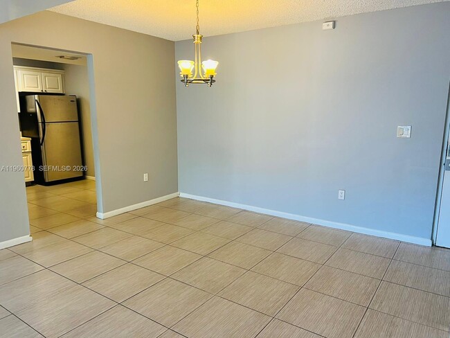 Building Photo - 721 N Pine Island Rd