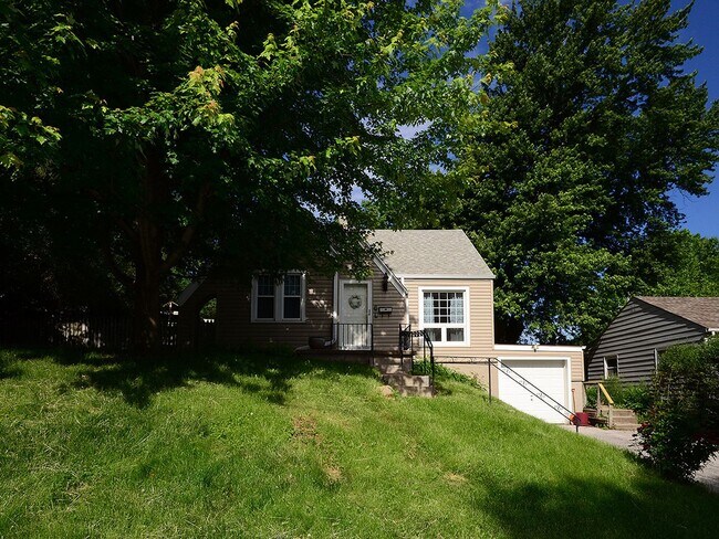 Building Photo - 2108 S 46th St