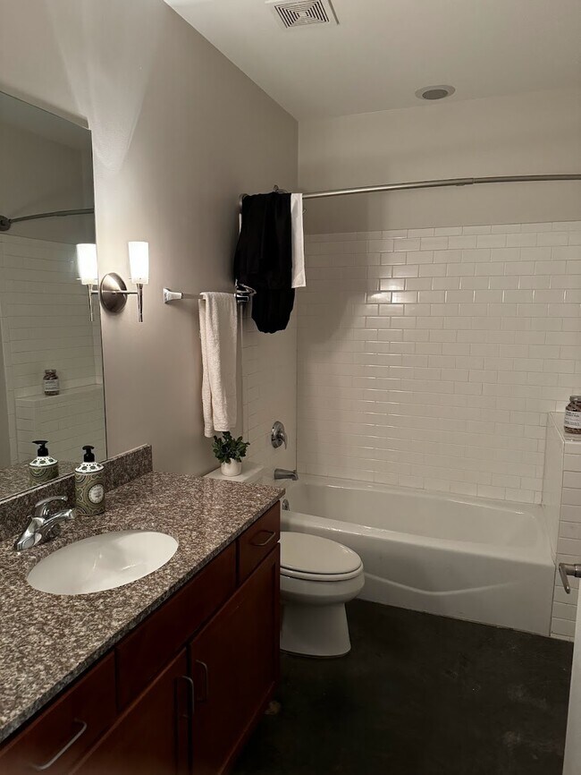 Building Photo - 620 Glen Iris Dr NE