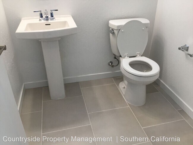 Building Photo - 4 br, 2.5 bath House - 3942 Wrenwood Avenue