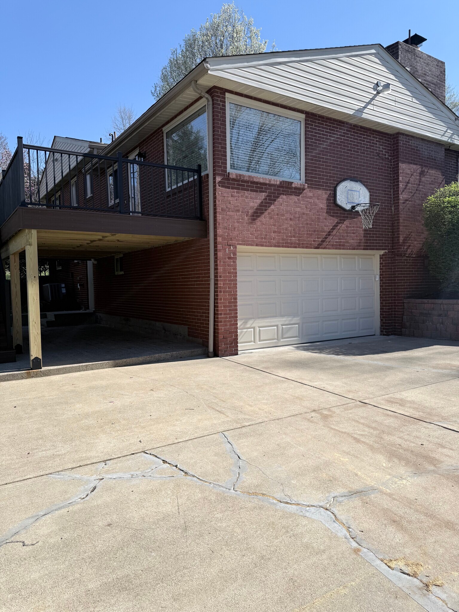 Building Photo - 3295 Woodhaven Dr