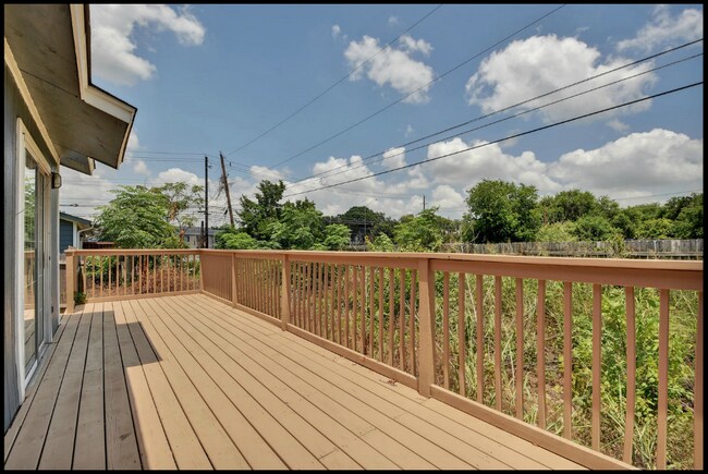 Building Photo - 2003 Kenneth Ave