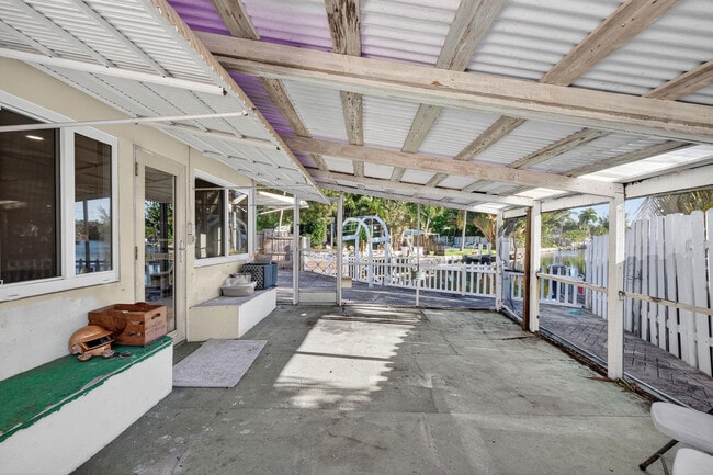 Building Photo - 1570 NE 30th Pl