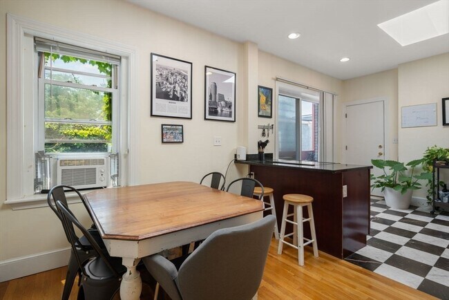 Building Photo - 18-20-20 Marcella St