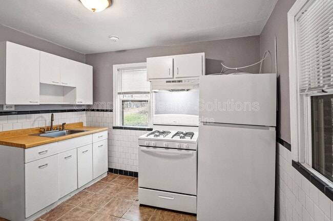 Building Photo - 5225 Fletcher St