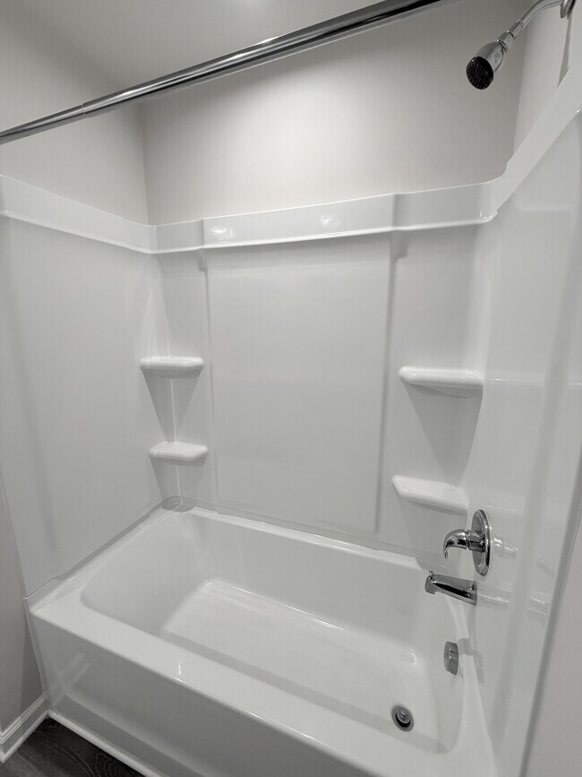 Building Photo - 400 el Camino Dr