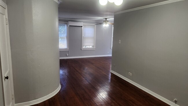 Living Area - 905 Ohio Ave