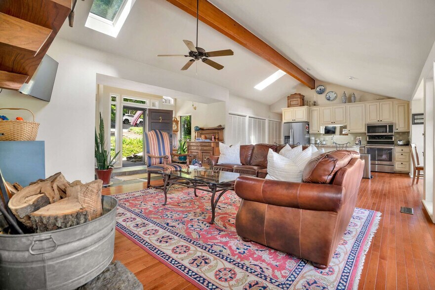 Building Photo - 13014 Schoolhouse Dr