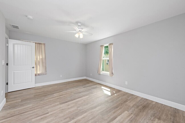 Building Photo - Charming 3-Bedroom Home in Pensacola – Clo...