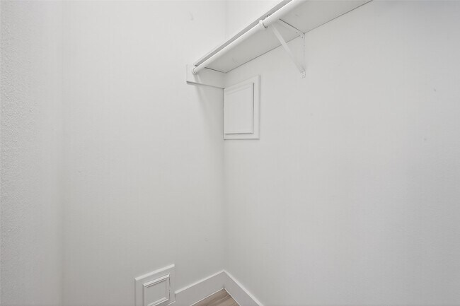 Building Photo - 1535 Potomac Dr