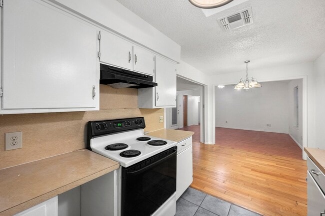 Building Photo - 6436 Ridglea Dr