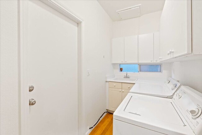 Building Photo - 1708 Cordoba Canyon St
