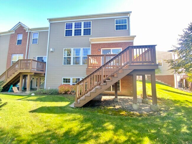 Building Photo - 10S420 Carrington Cir