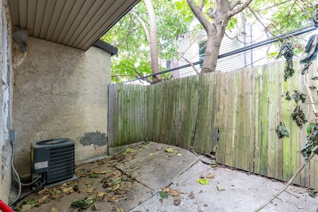Building Photo - Newly Rehabbed 4 bedroom 2 full bathrooms ...