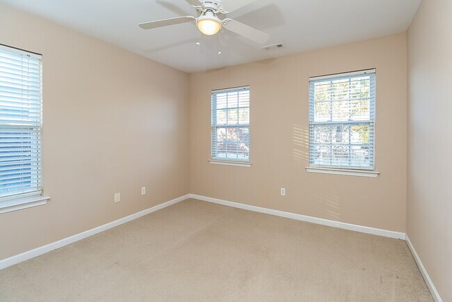 Building Photo - 3009 Streamlet Way