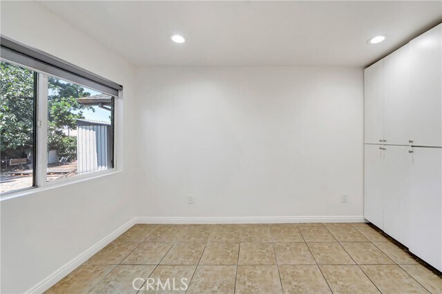 Building Photo - 10165 Petit Ave