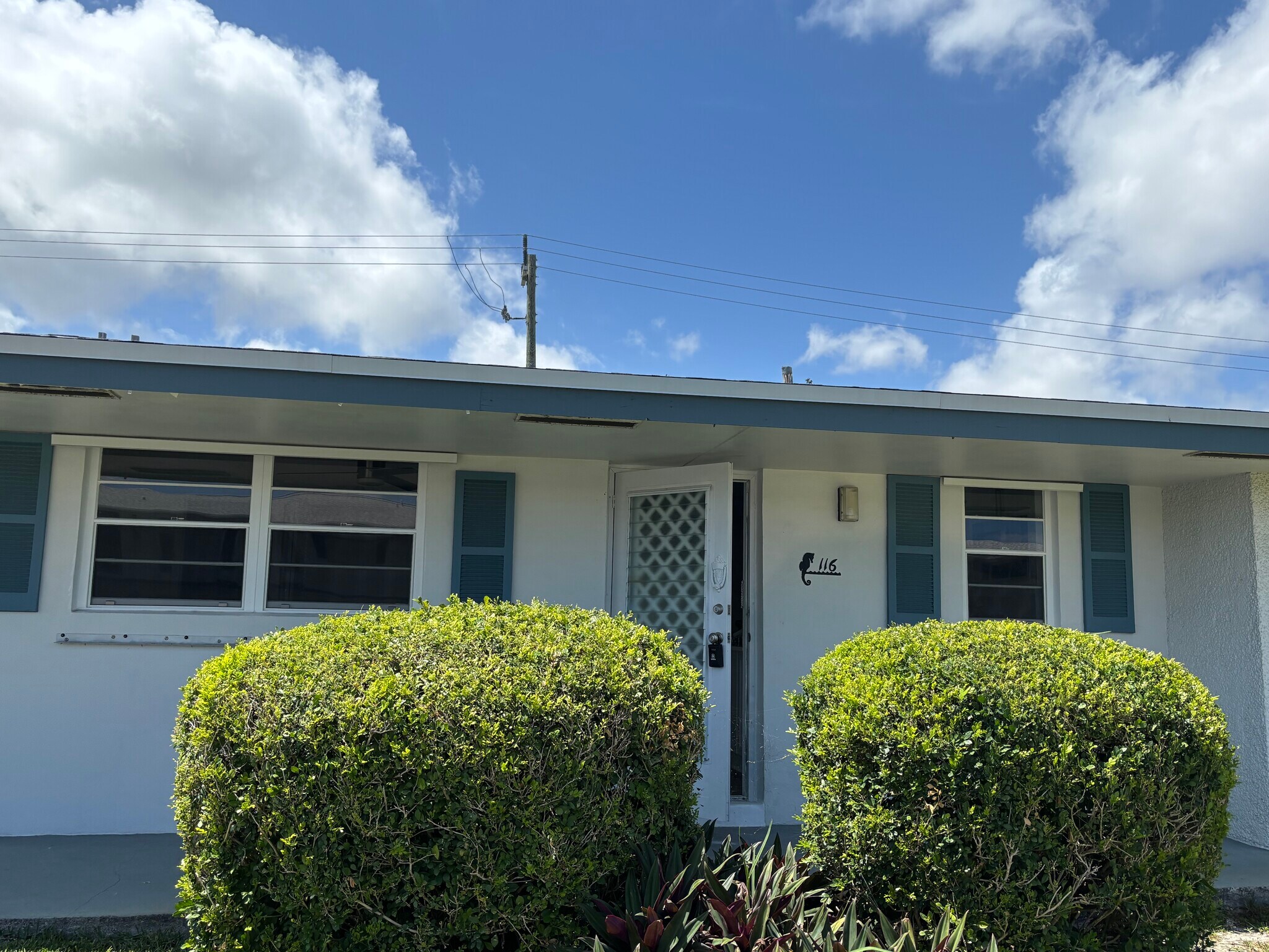Building Photo - 1119 Lake Ter