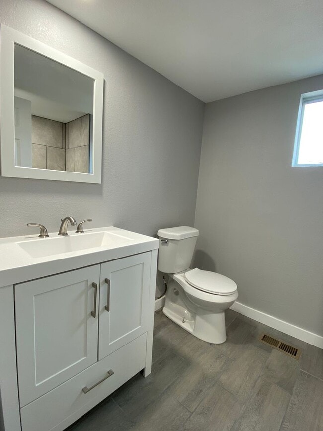 Building Photo - 2 bedroom in West Tulsa!!