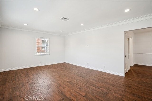 Building Photo - 3816 S Victoria Ave