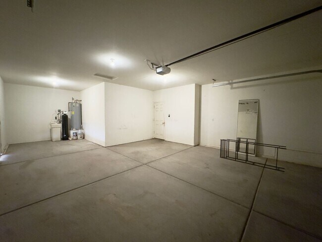 Building Photo - Nice Family Home