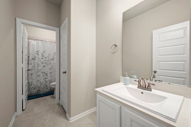Building Photo - 10054 Black Maple Dr