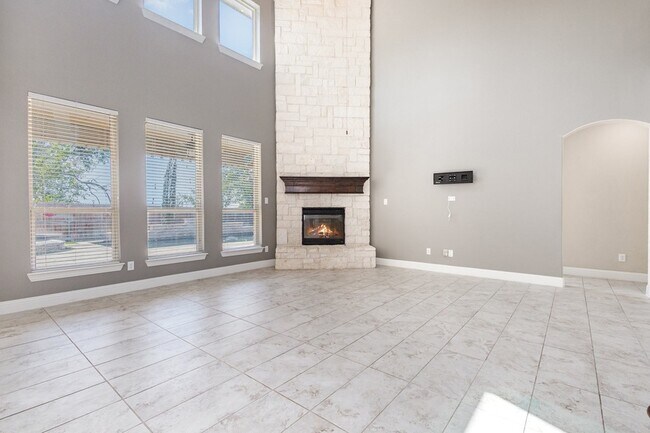 Building Photo - 14106 Summerwoods Ln