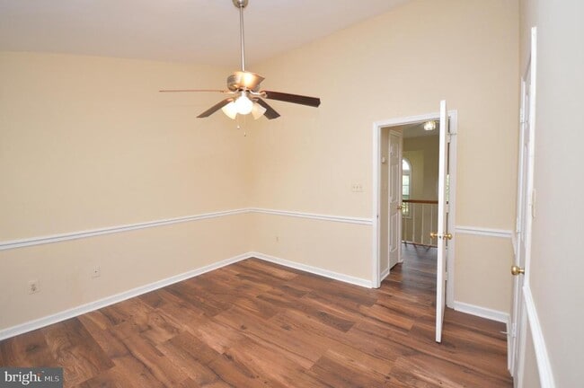 Building Photo - 112 W Park Dr