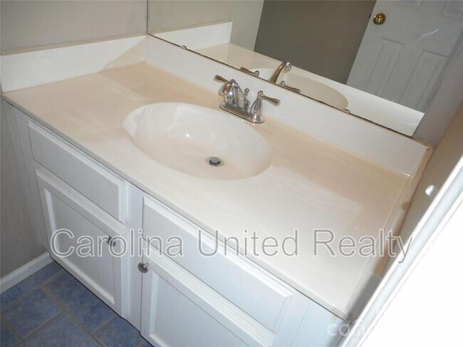 Building Photo - 8431 Leeper Dr