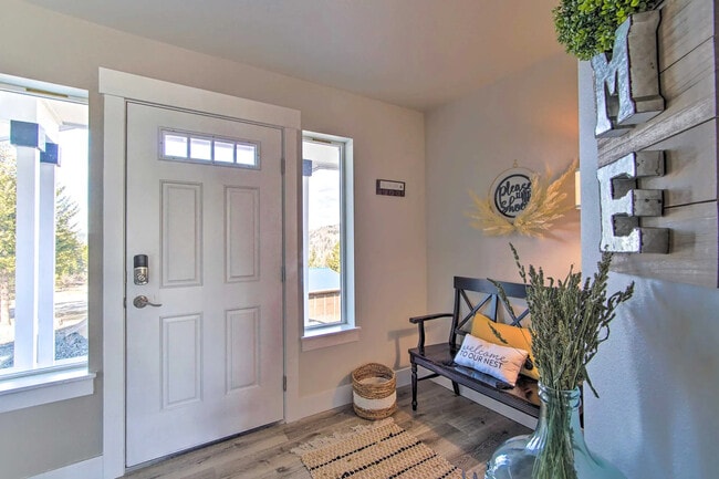 Building Photo - 900 Sunlight Dr