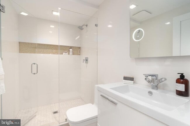 Building Photo - 1604 13th St NW