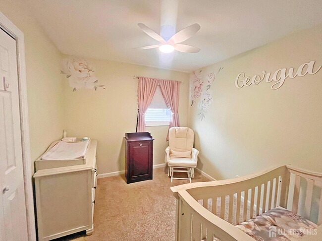 Building Photo - 100 Pinetree Dr