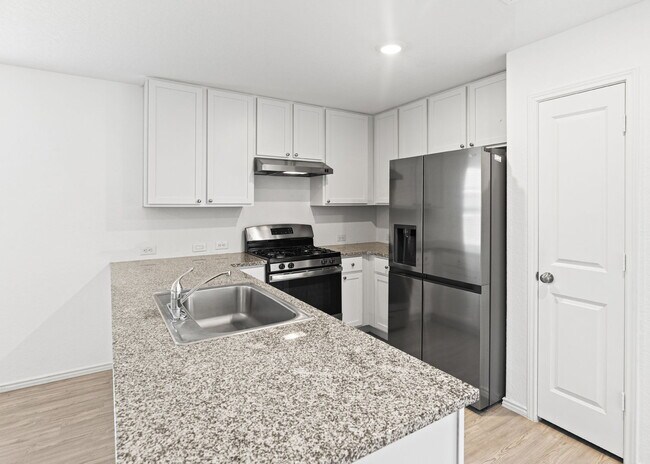 Building Photo - "Gorgeous 3-Bedroom Home with 2 Full Baths in San Antonio's Serene 1450 Sq Ft Retreat!"