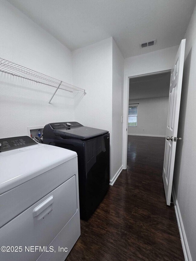 Building Photo - 9124 Adams Ave