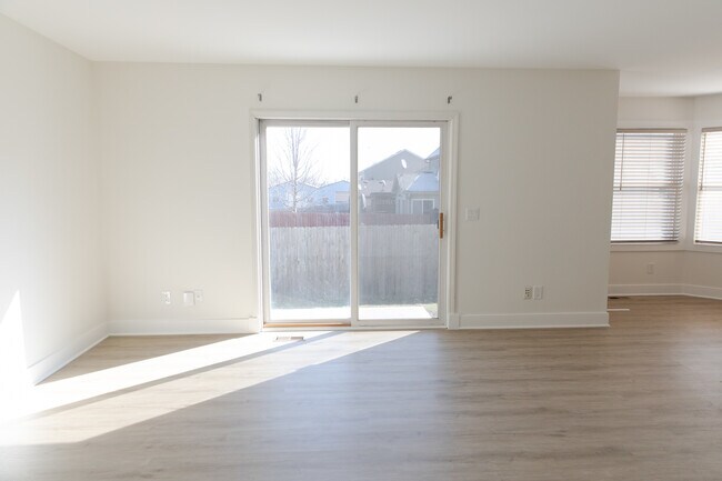 Building Photo - 713 Stevens St